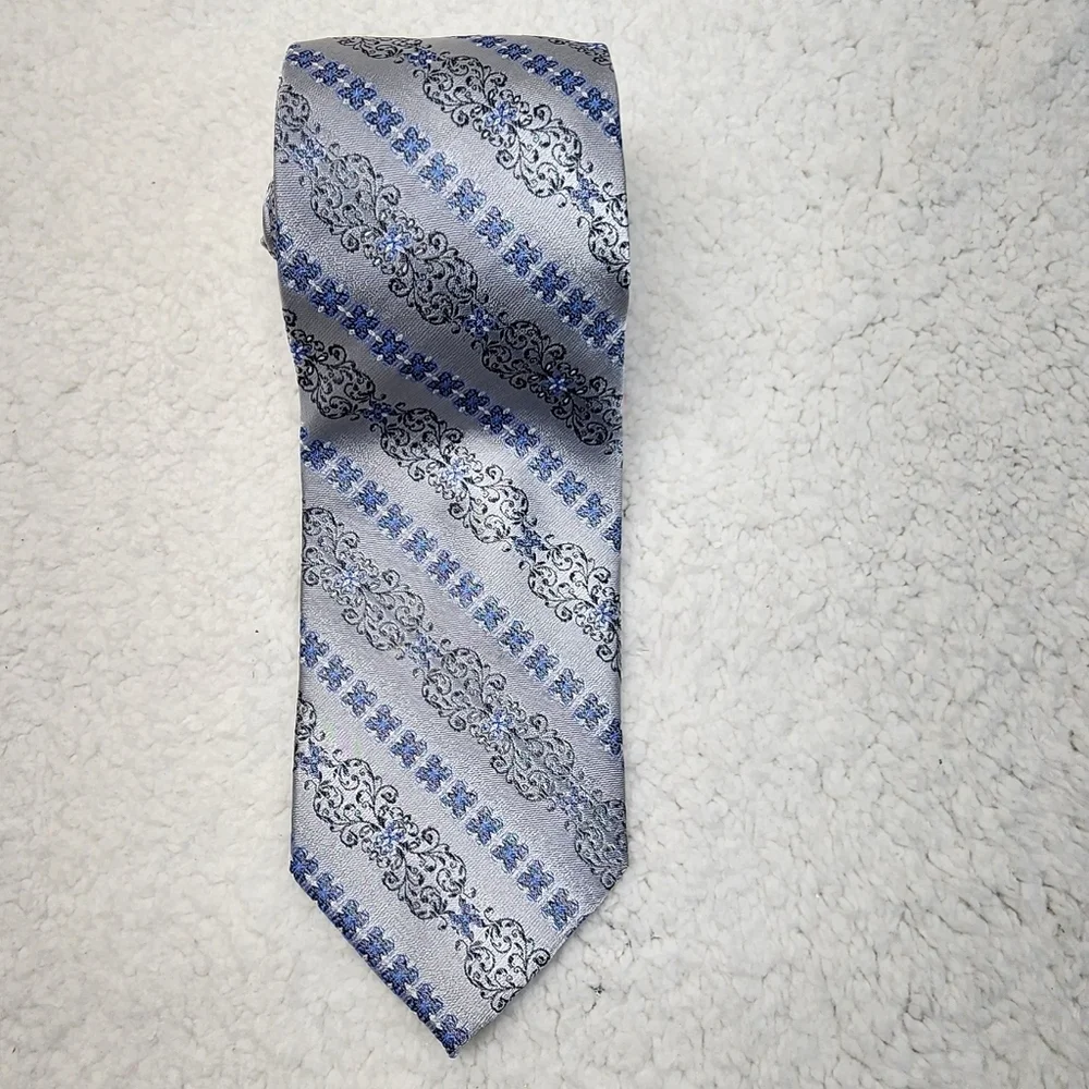 Steve Harvey Celebrity Edition Gray and Blue Men's Tie - Picture 2 of 6